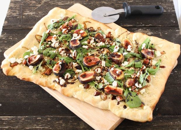 Fig, Goat Cheese, & Caramelized Onion Flatbread | Cake 'n Knife