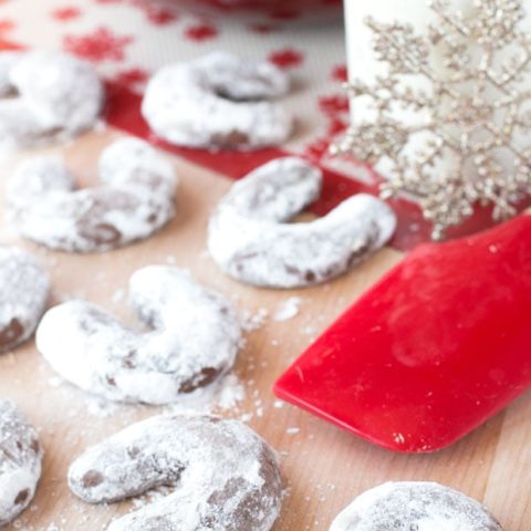 Almond Mocha Crescent Cookies | cakenknife.com